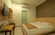 Bedroom 3 Family Budget Hotels F77