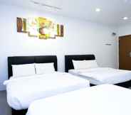 Bedroom 3 Mr J Hotel Wakaf Che Yeh 1