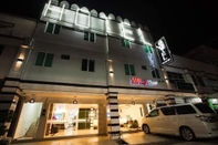 Exterior Mr J Hotel Wakaf Che Yeh 1