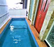 Swimming Pool 5 Acidalia Syariah Guest House