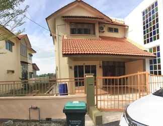 Bên ngoài 2 Lily Homestay Kangar