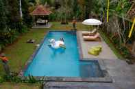 Swimming Pool Madesimon Villa