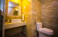 Toilet Kamar 5 Austin Park Hotel