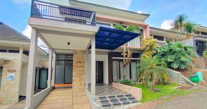 ภายนอกอาคาร 3 Bedroom at Villa Kusuma Pinus M3 by N2K