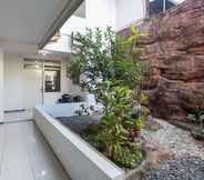 Common Space 7 OYO 143 Dukuh Kupang Residence