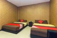 Kamar Tidur OYO 439 Night Queen Hotel