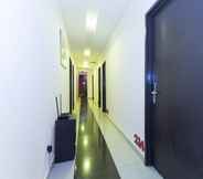 Ruang untuk Umum 2 OYO 439 Night Queen Hotel