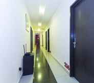 Ruang untuk Umum 7 OYO 439 Night Queen Hotel