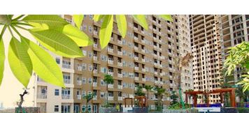 Kolam Renang 2 Vida View Apartment AT-12F