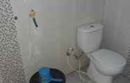 In-room Bathroom 7 Kradenan Homestay