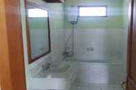 In-room Bathroom Tiga Sekawan Homestay