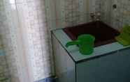 In-room Bathroom 7 Empat Putra Homestay