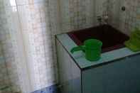 In-room Bathroom Empat Putra Homestay