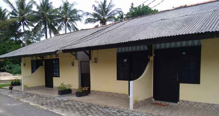 Exterior Empat Putra Homestay