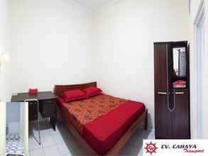 Kamar Tidur 4 Budget Room at Homestay Cahaya Transport