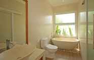 In-room Bathroom 7 Anna Villa 4