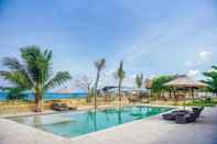 Swimming Pool Rua Beach Resort Sumba