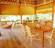 Restaurant 7 Rua Beach Resort Sumba