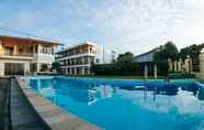 Kolam Renang 3 Marina Seaview Apartment 