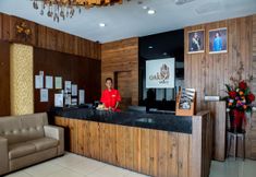 Lobi 6 OYO 430 Oak Valley Boutique Hotel