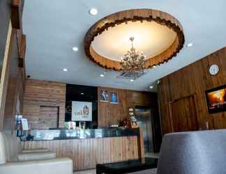 Lobi 2 OYO 430 Oak Valley Boutique Hotel