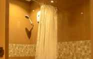 In-room Bathroom 7 RL Puriran Homestay