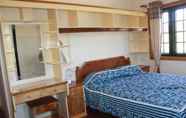 Kamar Tidur 6 Vic and Cita Homestay