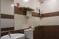 In-room Bathroom Hotel Adya Express Chenang