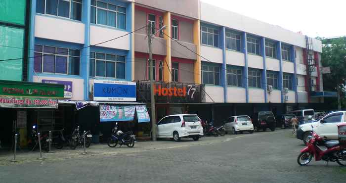 Bangunan Hostel 77