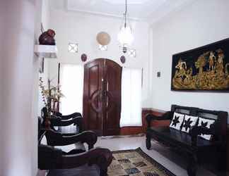 Lobby 2 Omah Uqieta Homestay - 4 Bedrooms