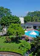 SWIMMING_POOL Front One Resort Magelang F.K.A Hotel Trio