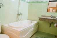 Toilet Kamar Kim Cuong Hotel 2