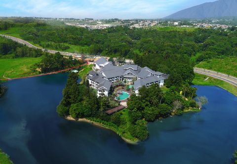 外部的 Lido Lake Resort by MNC Hotel