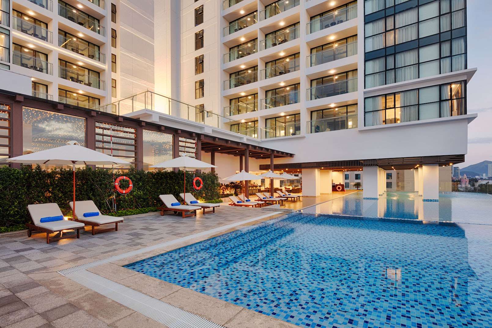 Hồ bơi của Vinpearl Beachfront Nha Trang