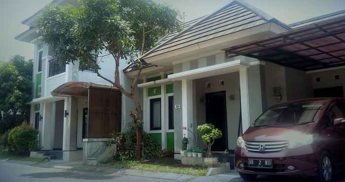 Exterior Second Home Yogyakarta - 2 Bedrooms