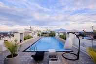Swimming Pool Grand Senyum Hotel, Tugu