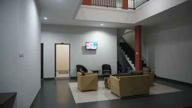 Lobby 4 COKRO GUEST HOUSE SYARIAH