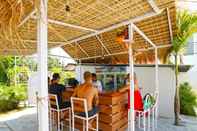 Bar, Cafe and Lounge Margarita Surf Hostel Canggu