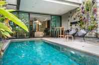 สระว่ายน้ำ Luxury 3 Bedroom Villa Rambutan