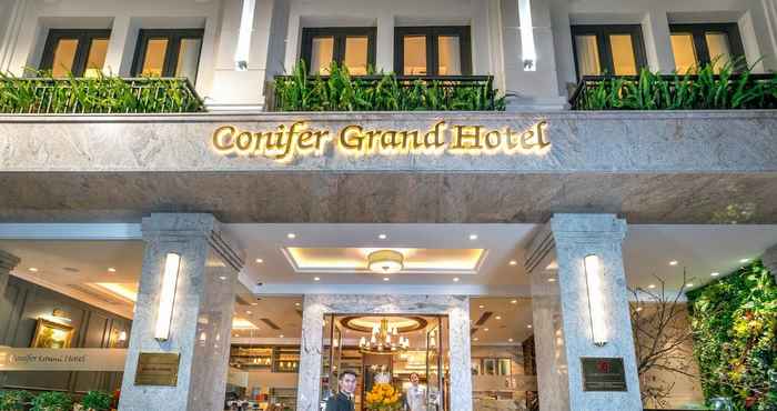 Bên ngoài Conifer Grand Hotel