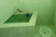 Toilet Kamar Tegalgondo Backpacker Syariah