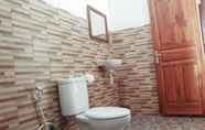 Toilet Kamar 7 The Banana House Nusa Penida