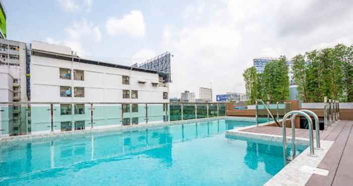 Swimming Pool Hyde Park Hotel Bangkok