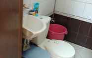 Toilet Kamar 4 Berlen Lodge