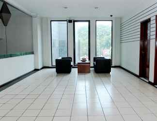 Lobby 2 Nariman Residence