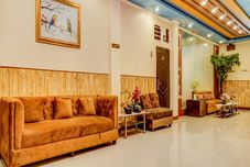 酒吧、咖啡厅和休息室 Capital O 91034 Hotel Grand Kenari