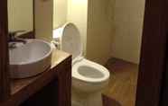 Toilet Kamar 4 T & J Rooms