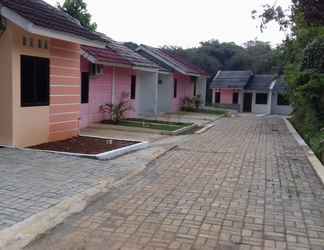 Exterior 2 Algira Pondok Rajeg (Guest House)