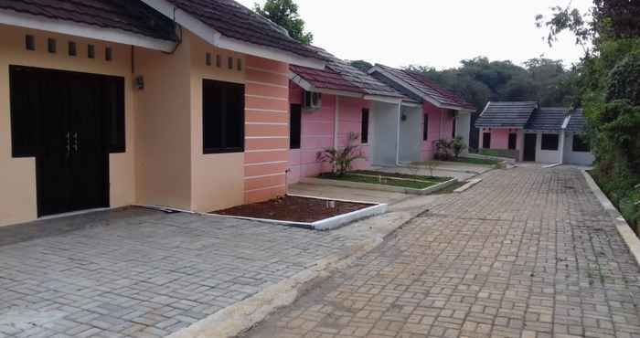 Exterior Algira Pondok Rajeg (Guest House)