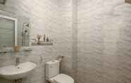 In-room Bathroom 5 10 Dollar Homestay Danang